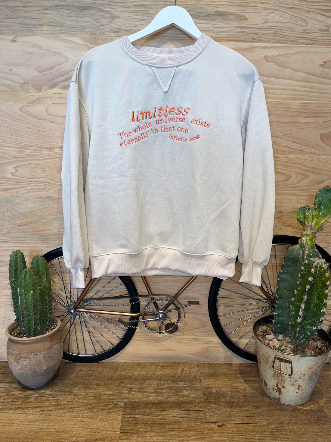 Sombra Urbana Sudadera limitless. J25SP06