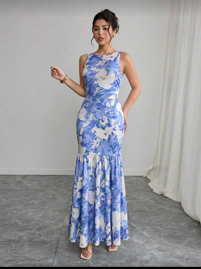 Vestido ajustado con volantes  O25WE02