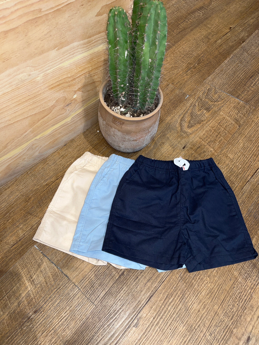 Tres piezas de pantalones cortos, casuales￼AQ03