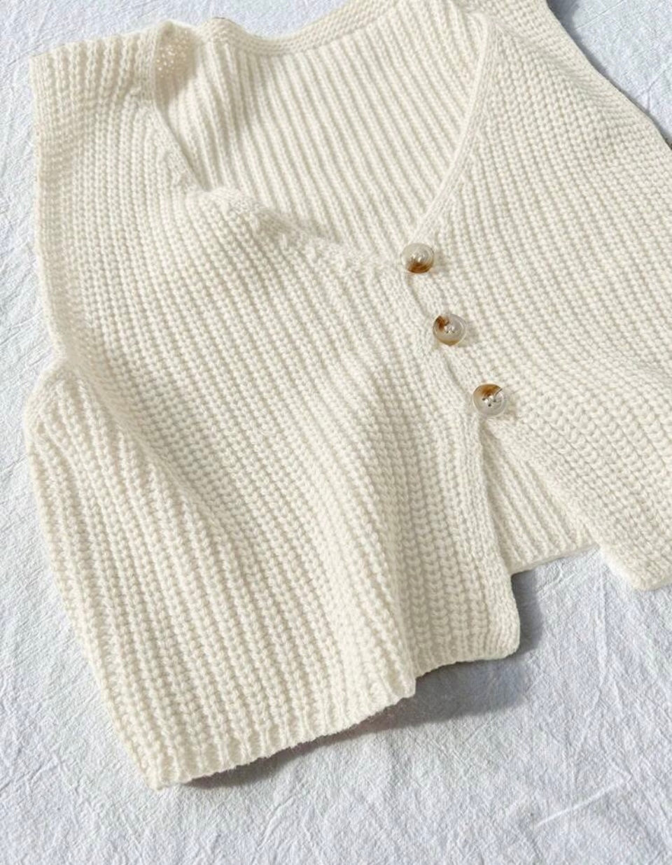 Blusa de Punto Acanalado con Botones. A25PB02