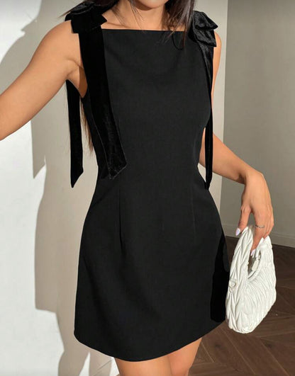 Vestido negro con moños S25UW02