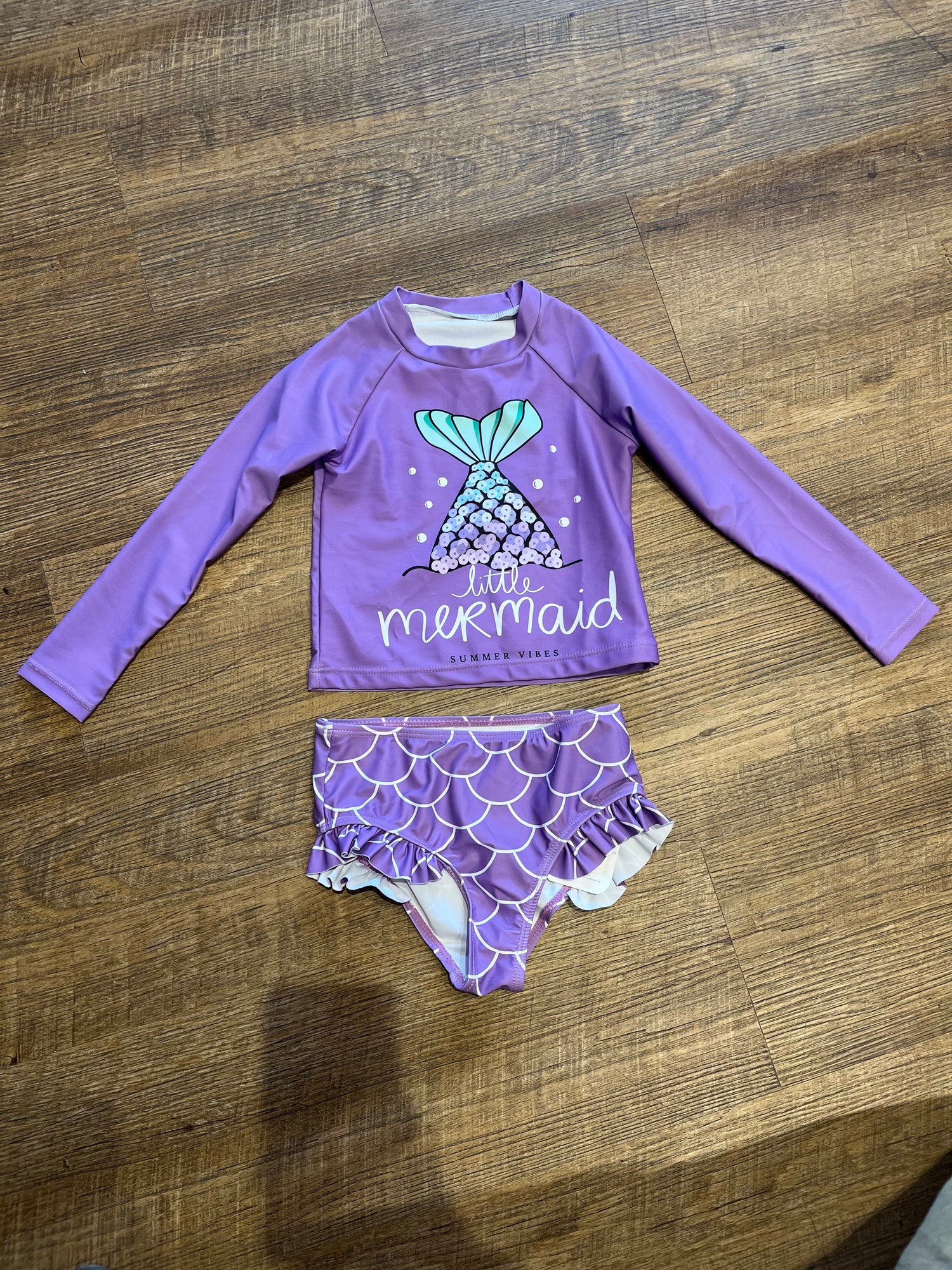 Traje de baño con estampado de sirena AO09