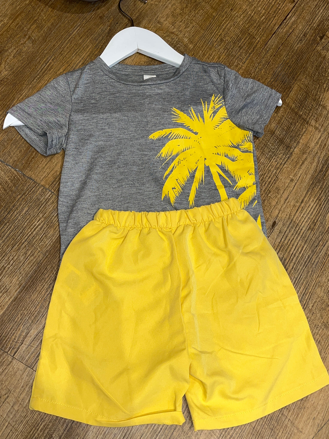 Camiseta y Shorts, con estampado de palmera AP07 