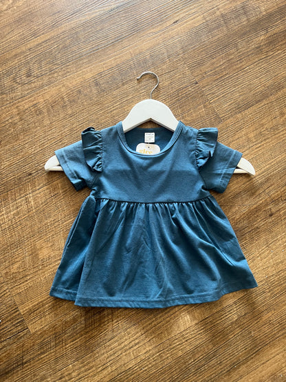 Conjunto de top y pantalones con estampado floral AR03