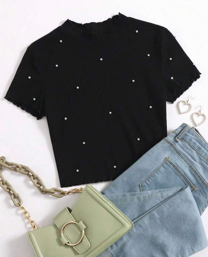 Top corto con recorte de lechuga y abolorios de perla A25QA09