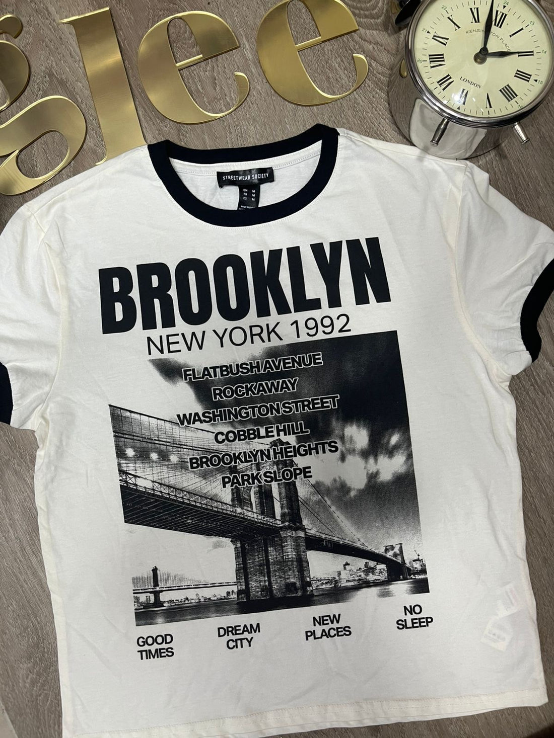Camiseta con estampado de brooklyn J25QY01