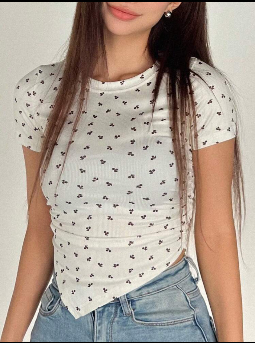 Camisa con estampado de cereza en todo el diseño A25PS03
