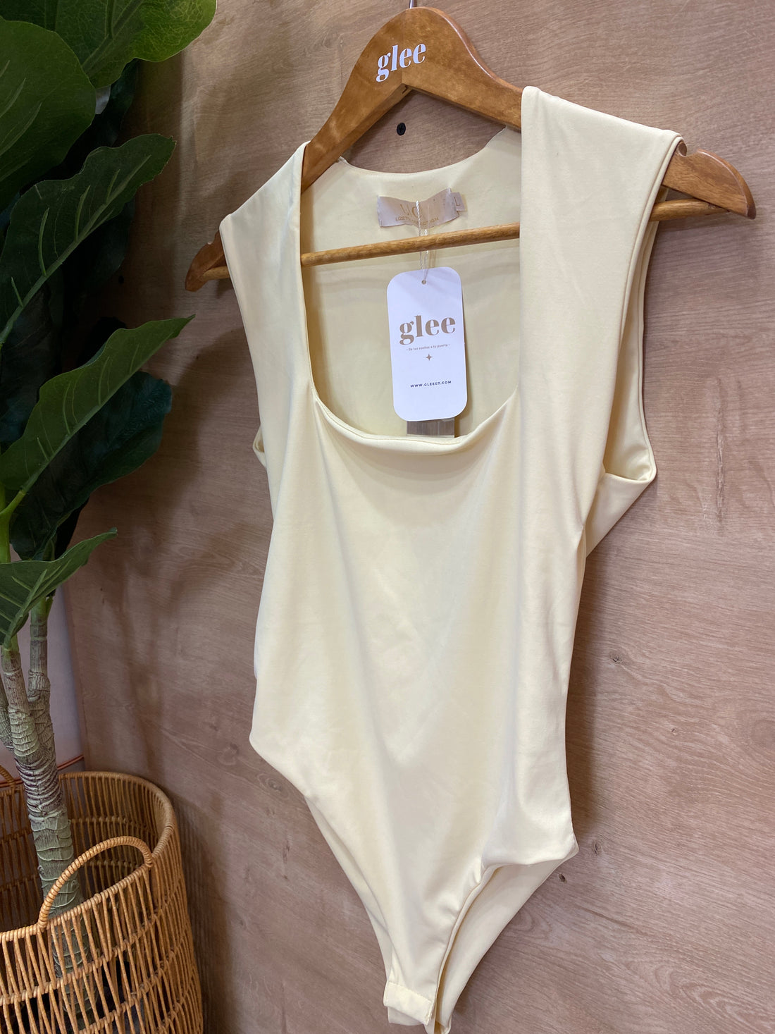 Body cuello cuadrado sin mangas J25RG06