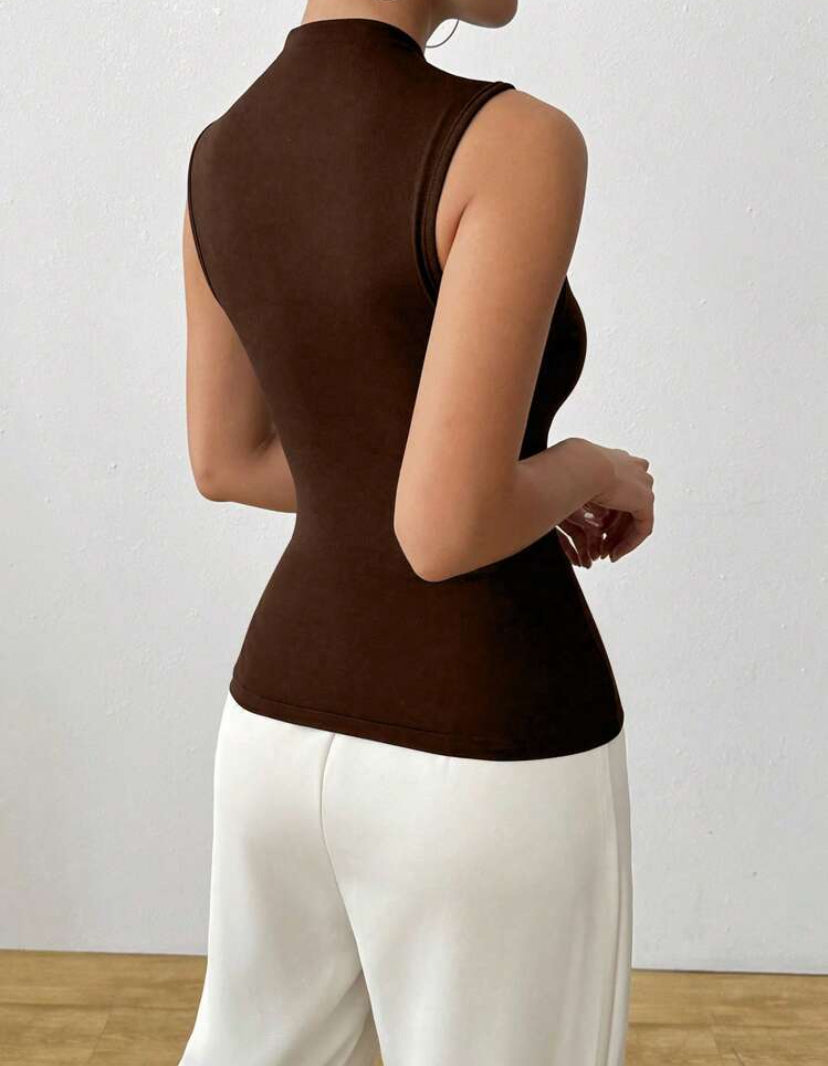 Blusa plisada de ajuste delgado para mujer S25UN05
