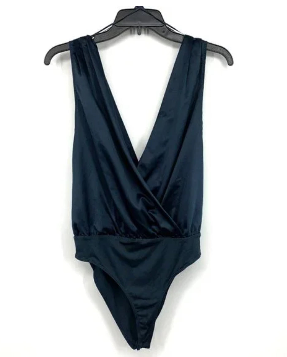 Body satinado estilizado J25QW05