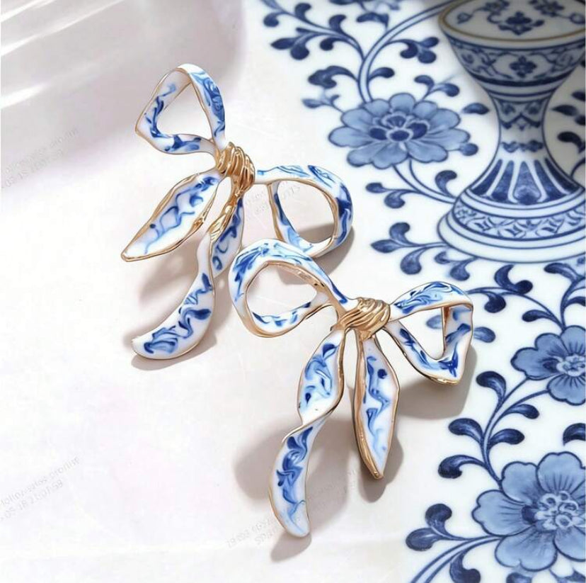 PENDIENTES DE LAZO DE PORCELANA