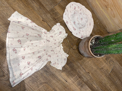 Vestido, con sombrero floral AQ04