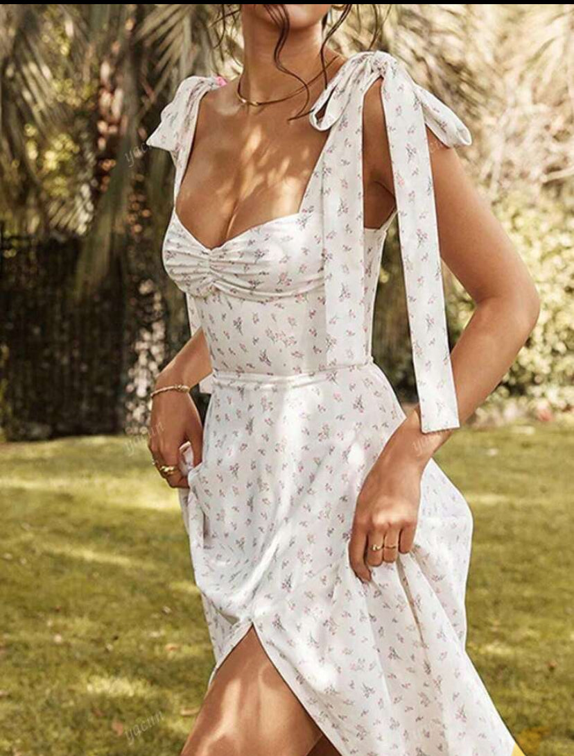 Vestido de tirantes finos con cuello en V A25PV08