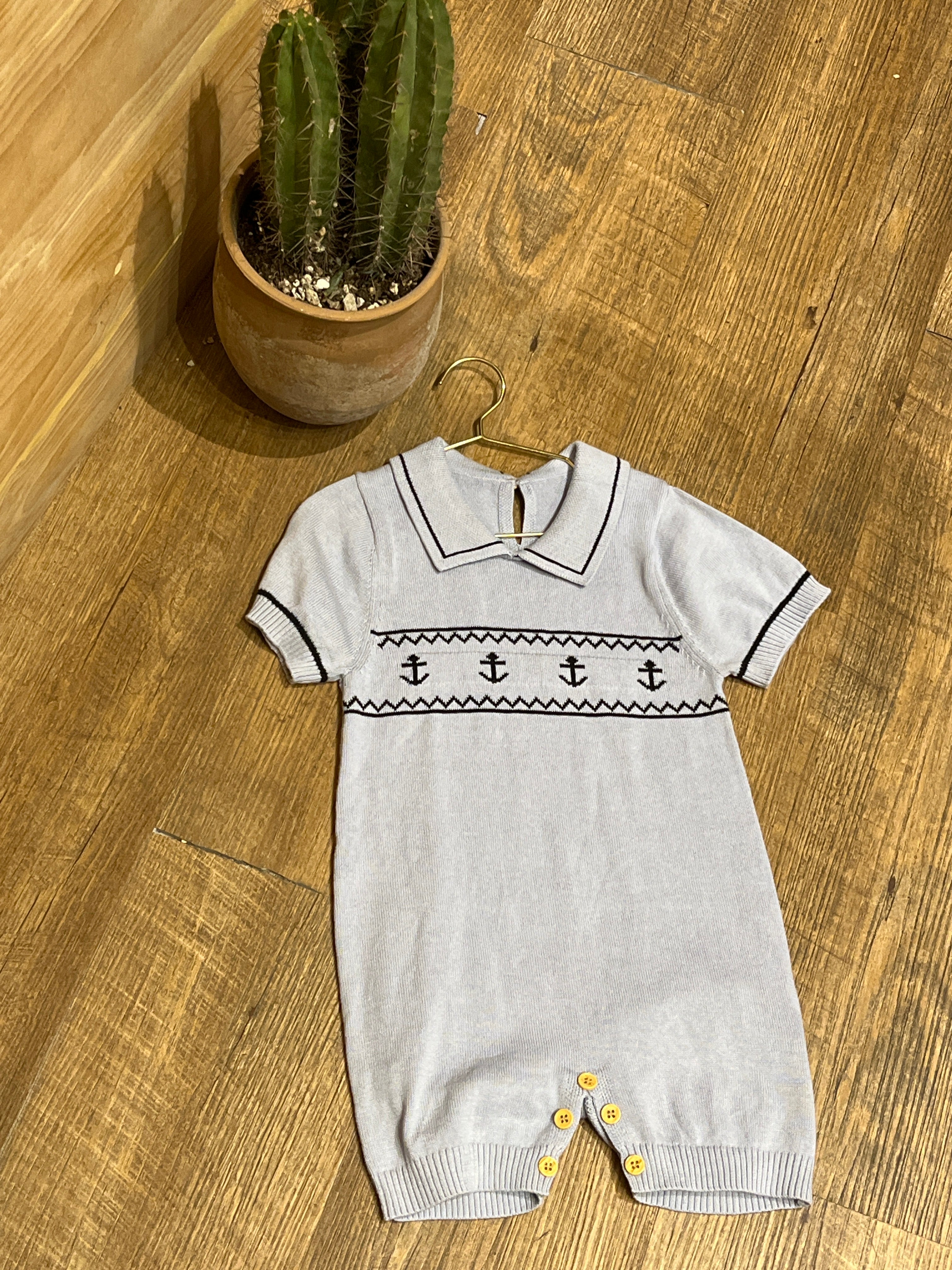 Mono de bebé, con patrón de ancla AT07 ￼