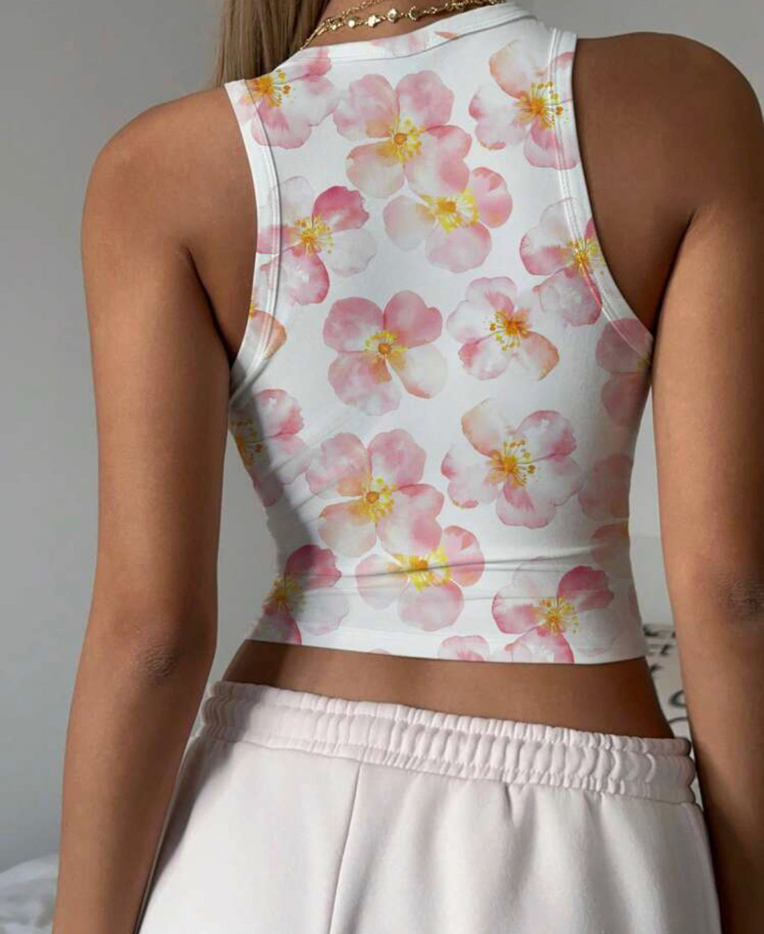 Top ajustado de tank con cuello redondo estampado floral rosa A25QC03