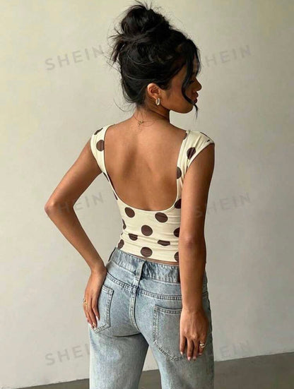 Blusa con escote y puntos