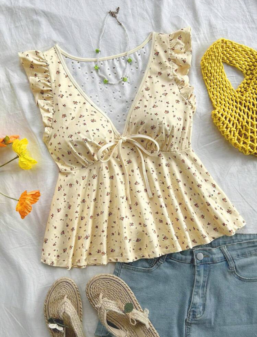 Camiseta con patrón de flores pequeñas A25PT09