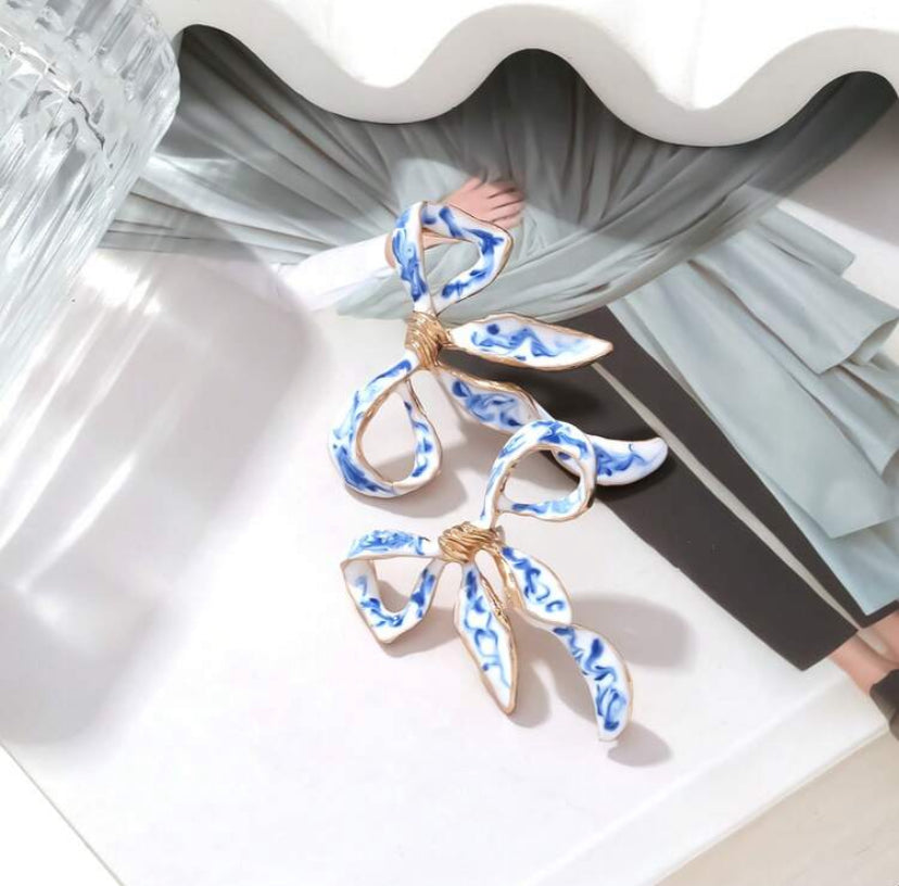 PENDIENTES DE LAZO DE PORCELANA