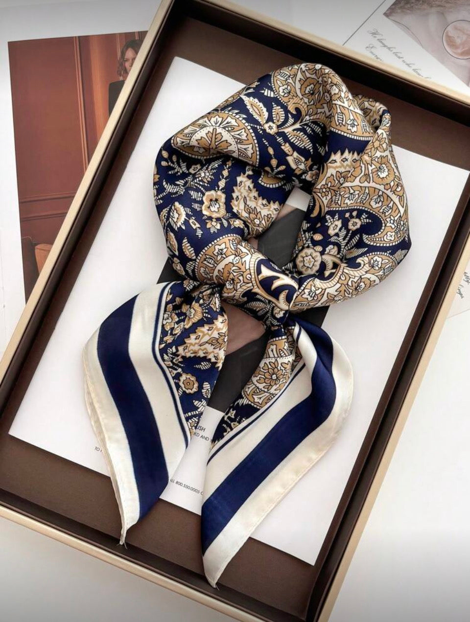 Pañuelo cuadrado con estampado floral O25WC05