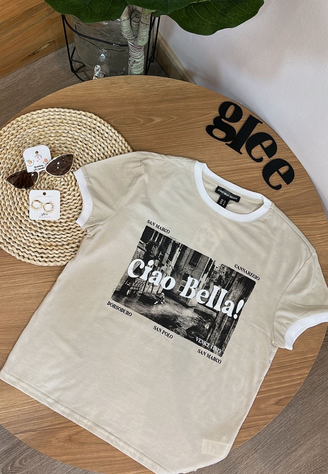 Camiseta con estampado ciao bella J25QY02
