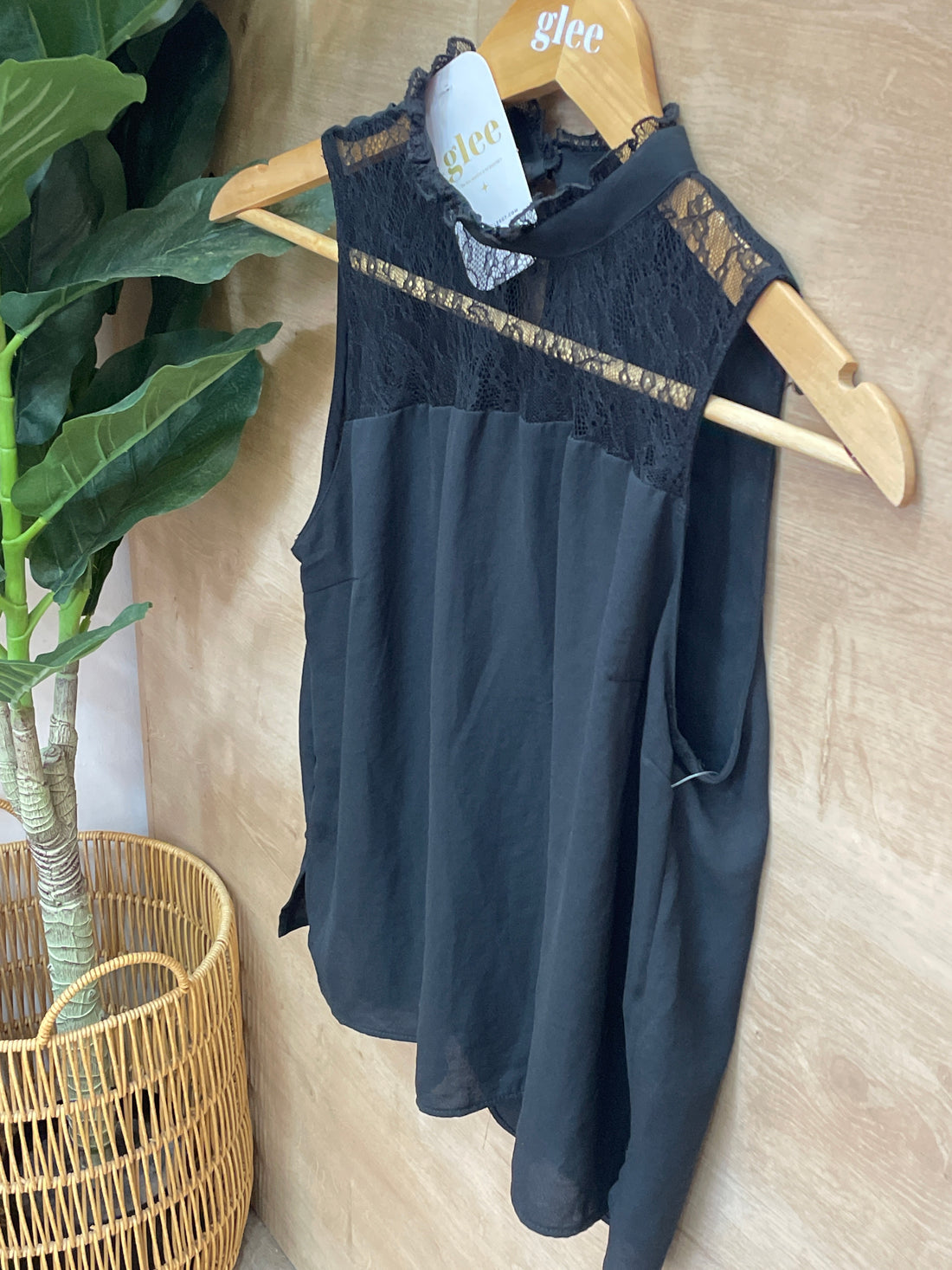 Zara99. Blusa de Encaje Sin Mangas