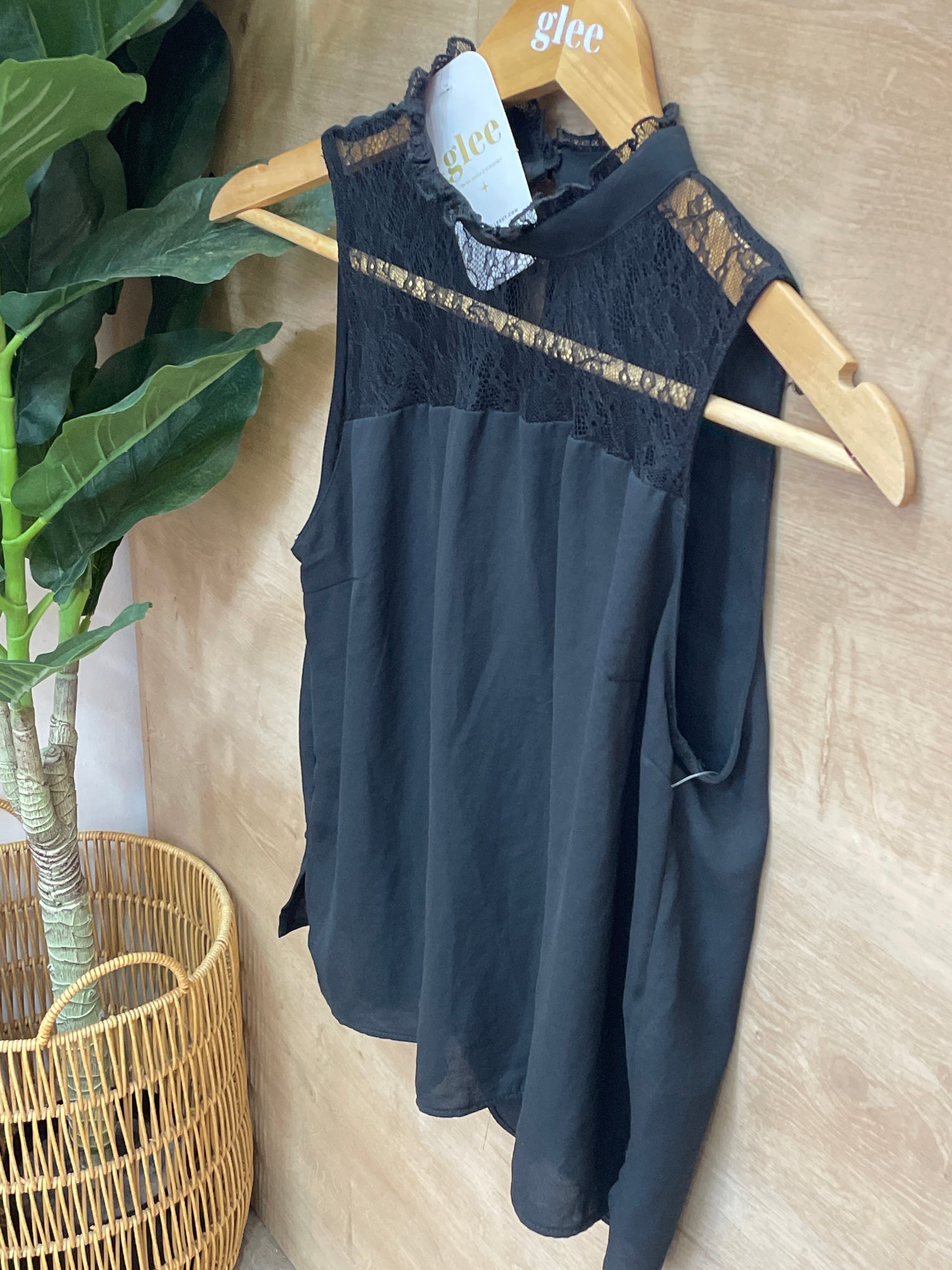Zara99. Blusa de Encaje Sin Mangas