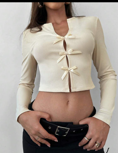 Top casual de manga larga con cuello en V A25PI03