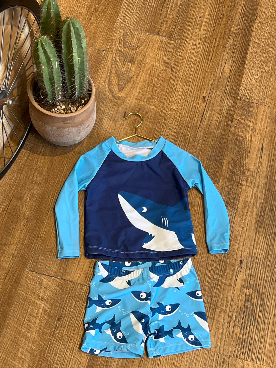 Bañador de dos piezas para niño con estampado de tiburón AA01