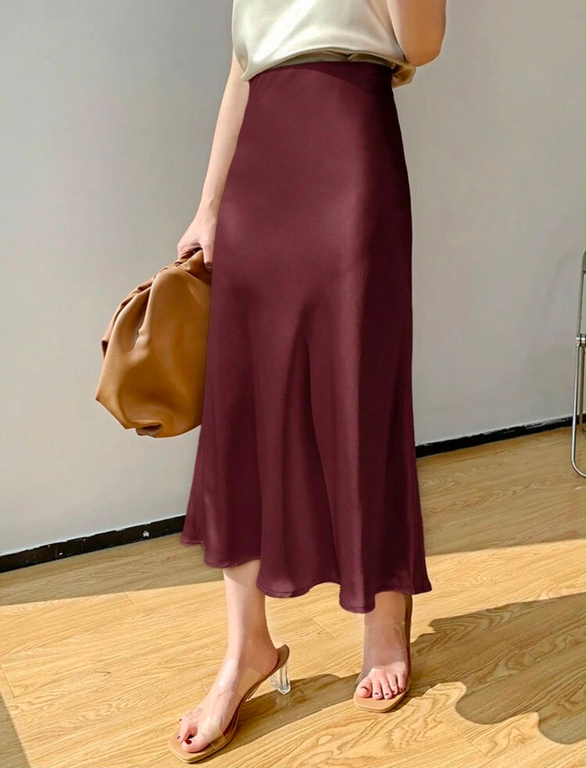 FALDA ELEGANTE CON DOBLADILLO DE COLA DE PEZ JL26AE04