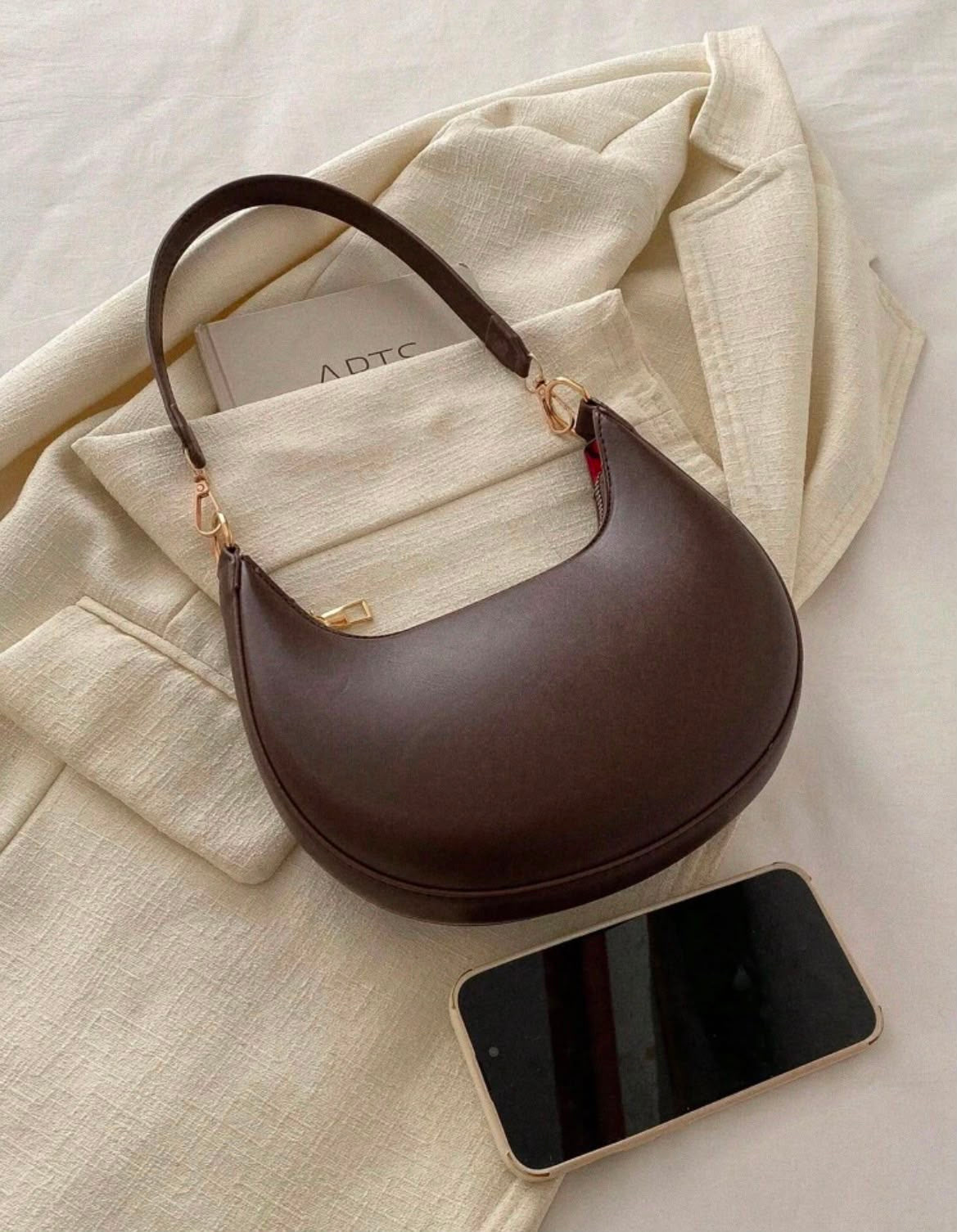 BOLSO DE HOMBRO EN FORMA DE MEDIA LUNA JL26AG05