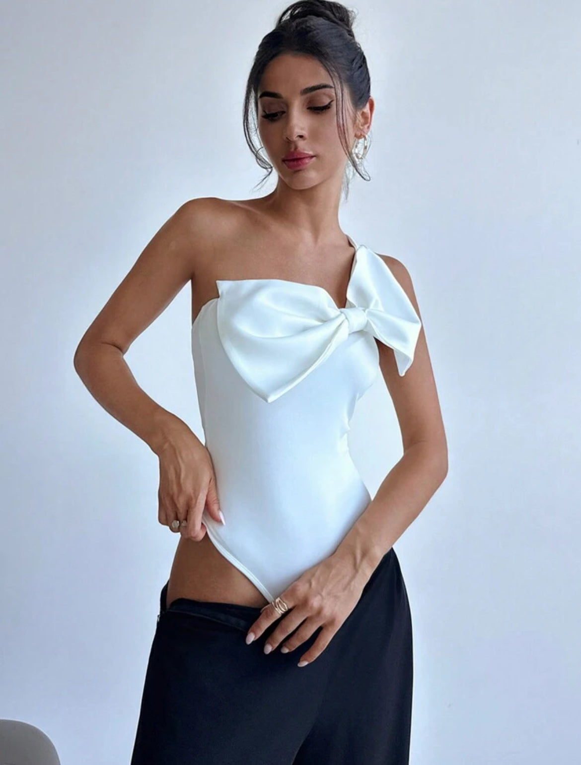 Body blanco con dulce toque de moño elegante M25ÑW01