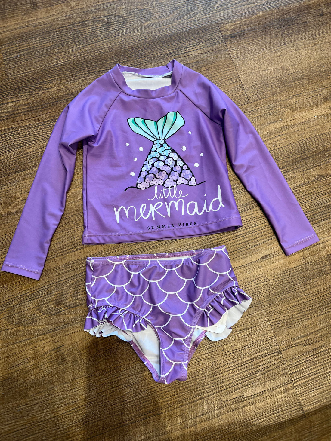 Traje de baño con estampado de sirena AO09