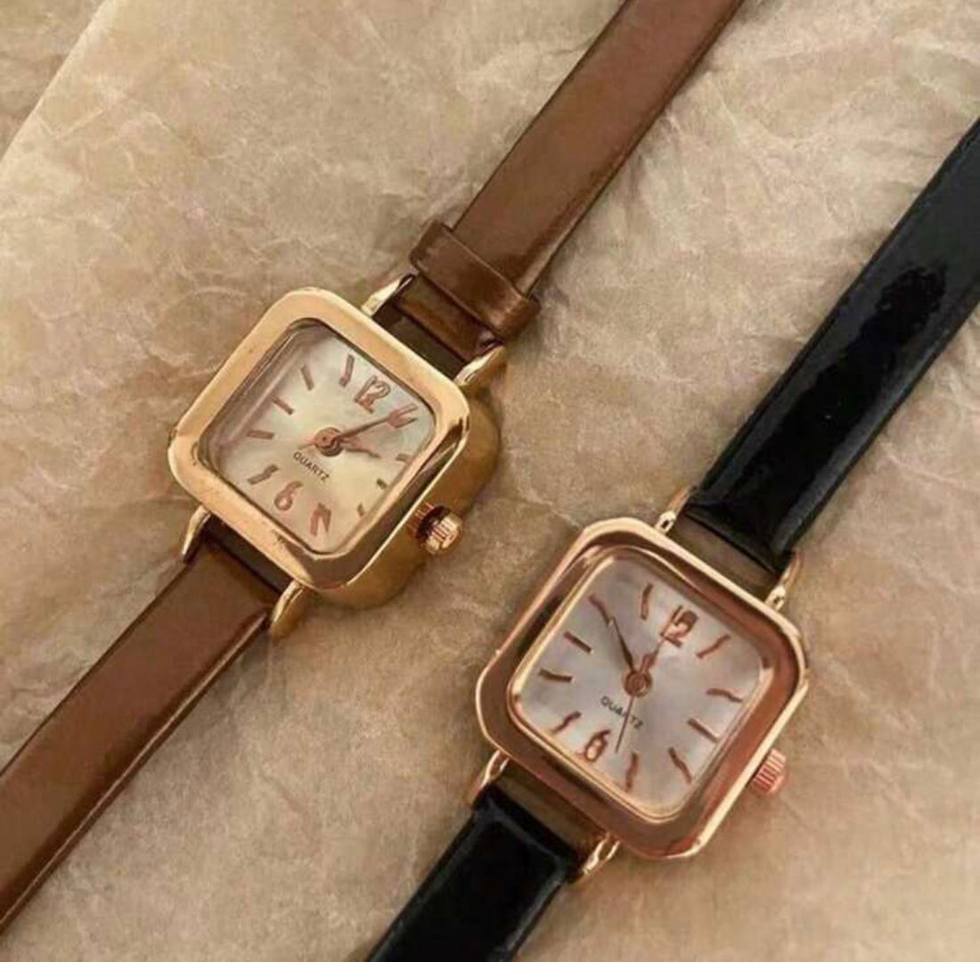 Reloj de cuarzo con caja cuadrada y correa A25QG09
