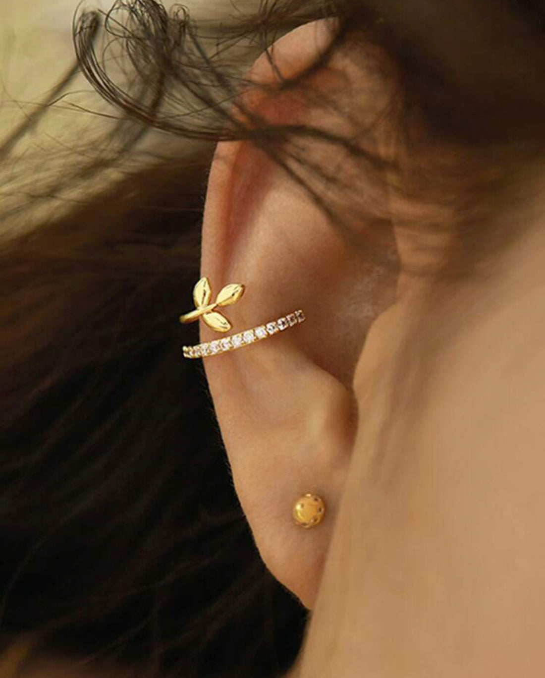 Clip de doble capa con estilo lujoso ace A25QG010