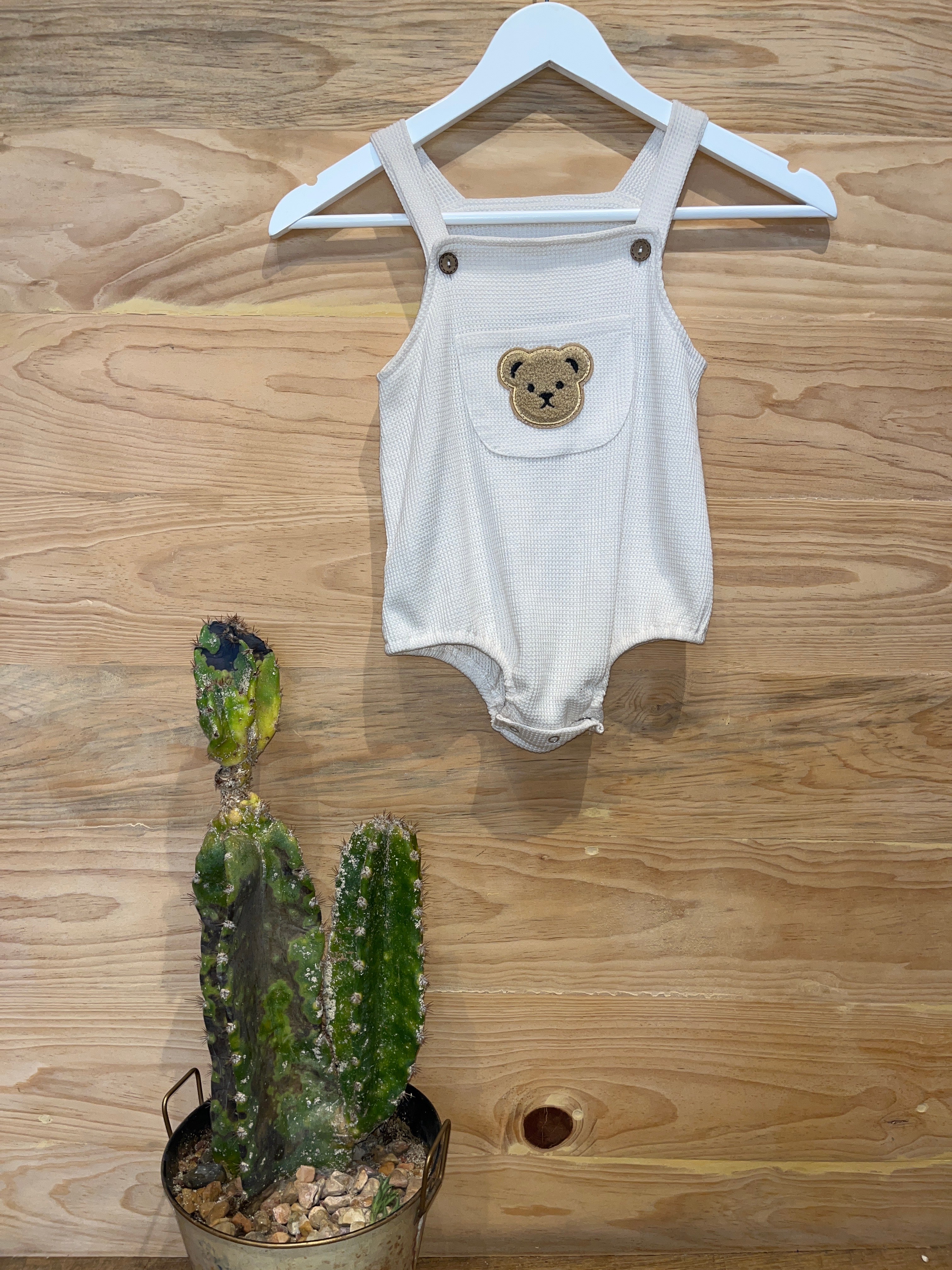 Body, overol con parche de oso AG08 ￼