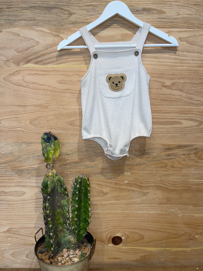 Body, overol con parche de oso AG08 ￼