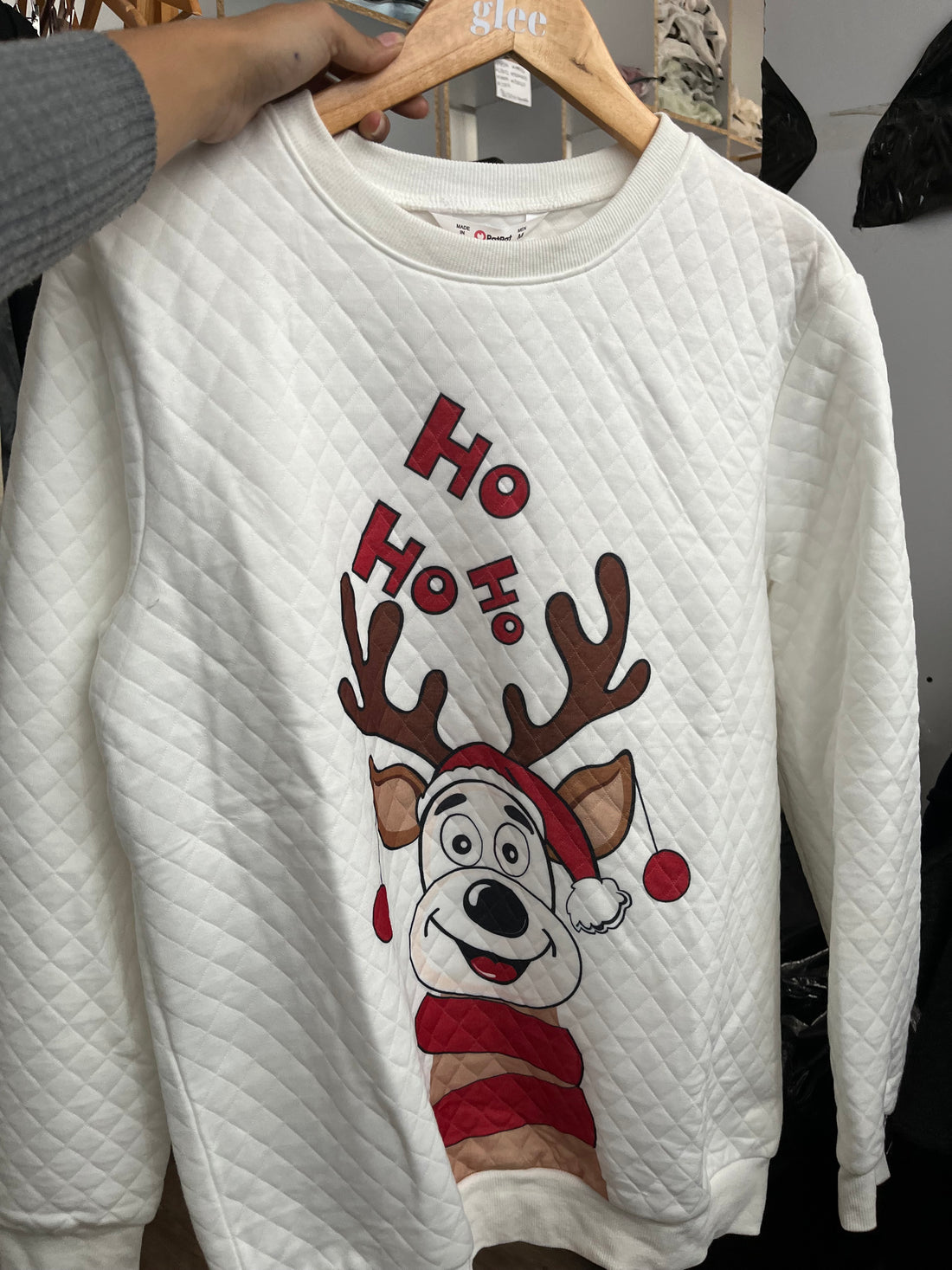 Suéter con diseño navideño J25QR02