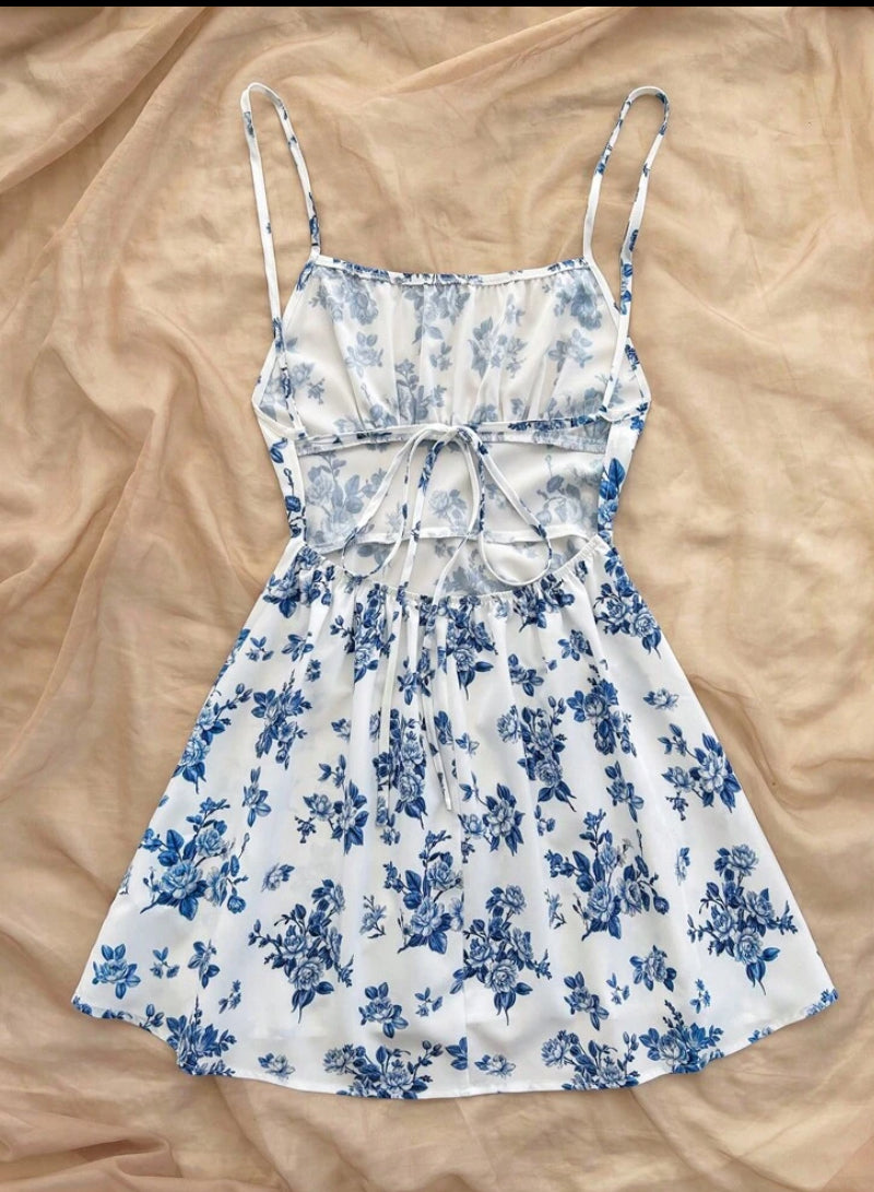 Vestido mini con tirantes de espagueti y espalda descubierta A25PS08