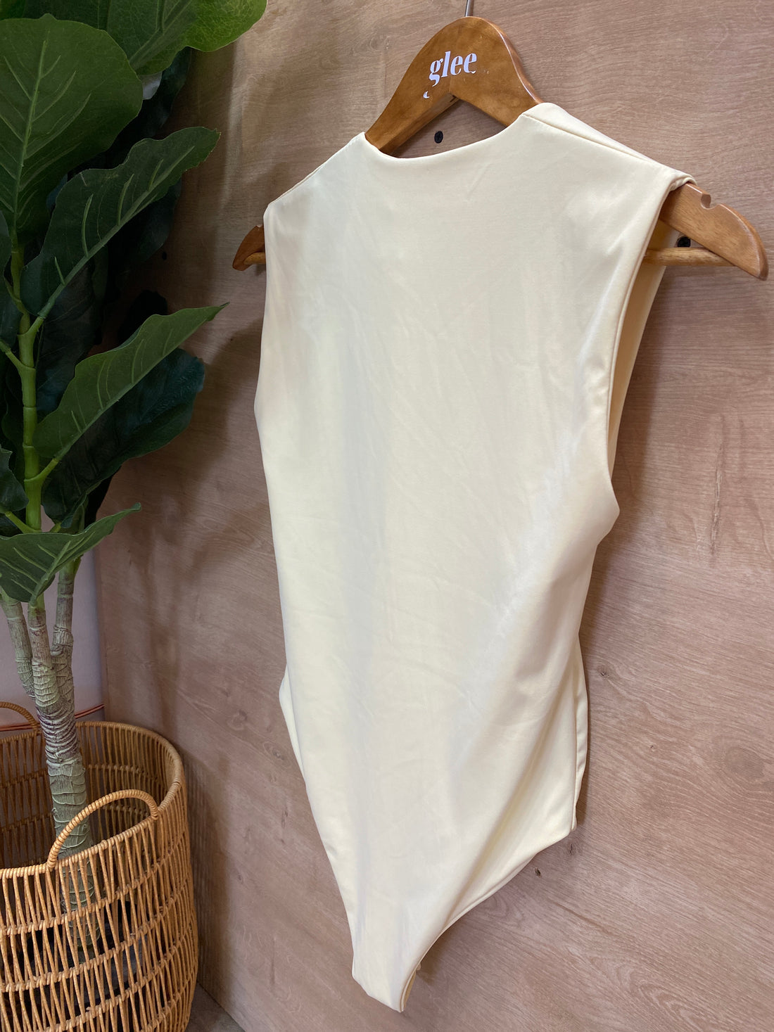 Body cuello cuadrado sin mangas J25RG06