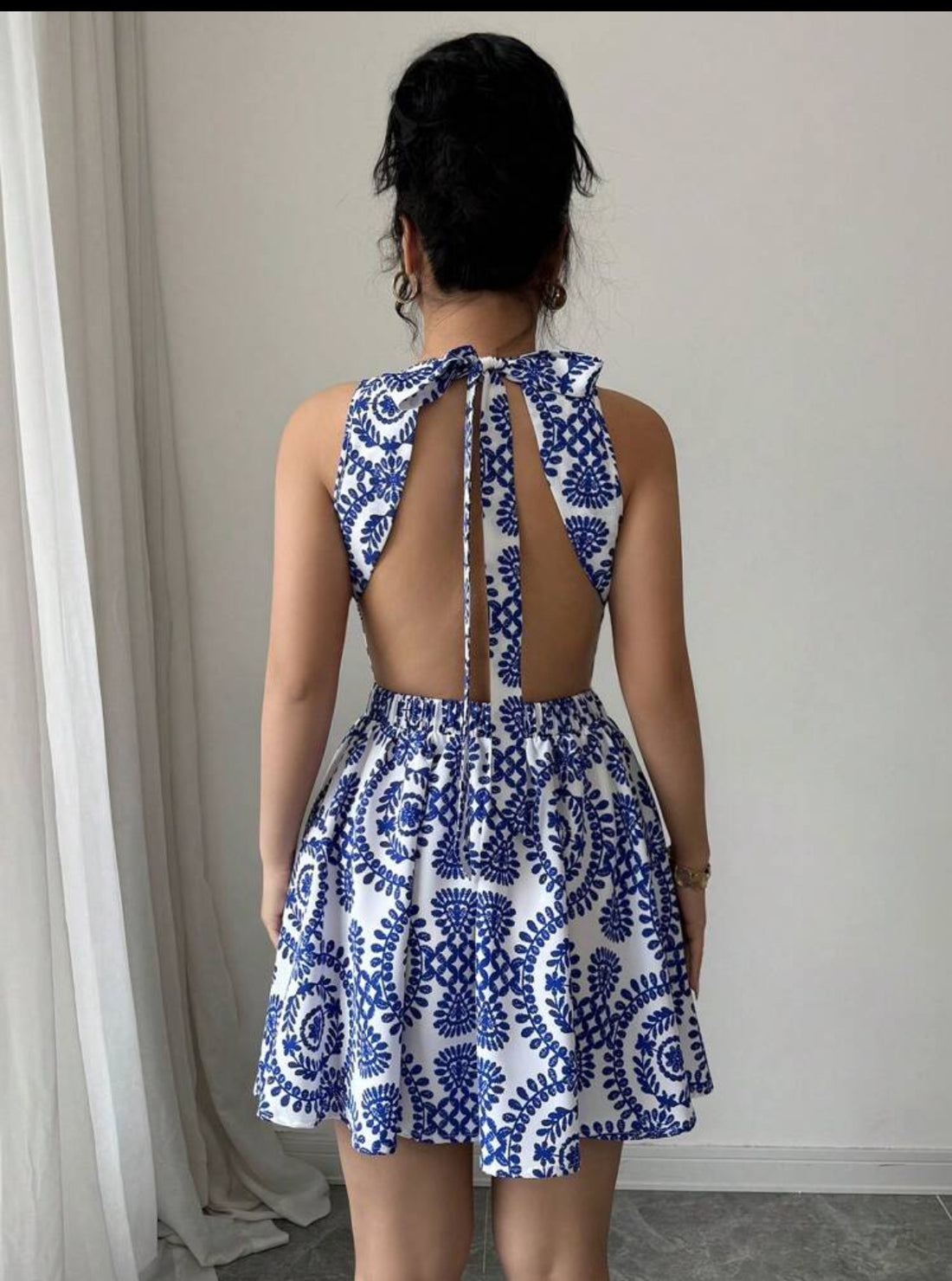 Vestido corto sin espalda para mujer A25PM05