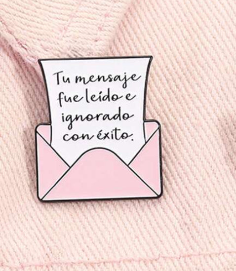 Broche con diseño de frase S25VI02