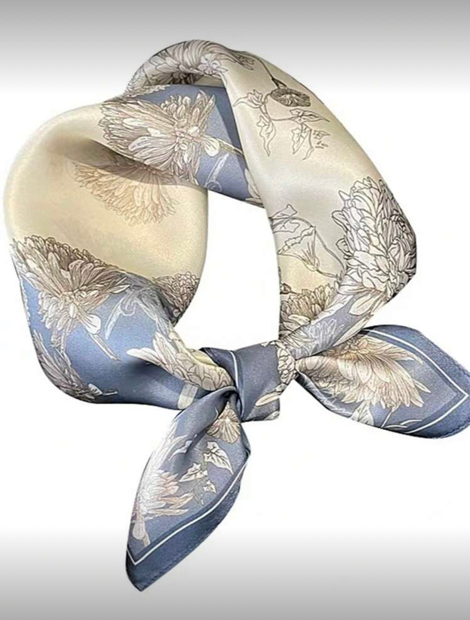 Pañuelo cuadrado con estampado floral O25WC05