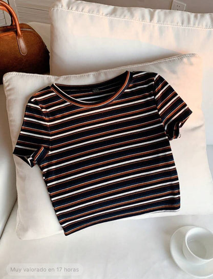 Camiseta de punto colorido con rayas A25PF02