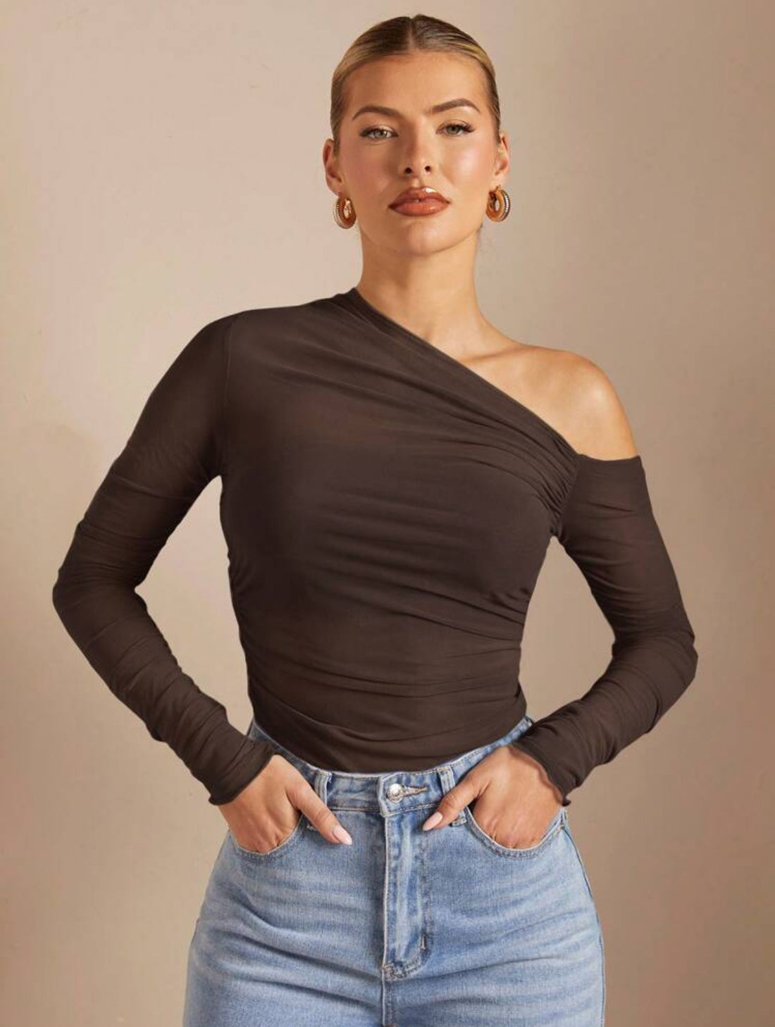 Camiseta ajustada de otoño con hombro oblicuo fruncido A25PP03