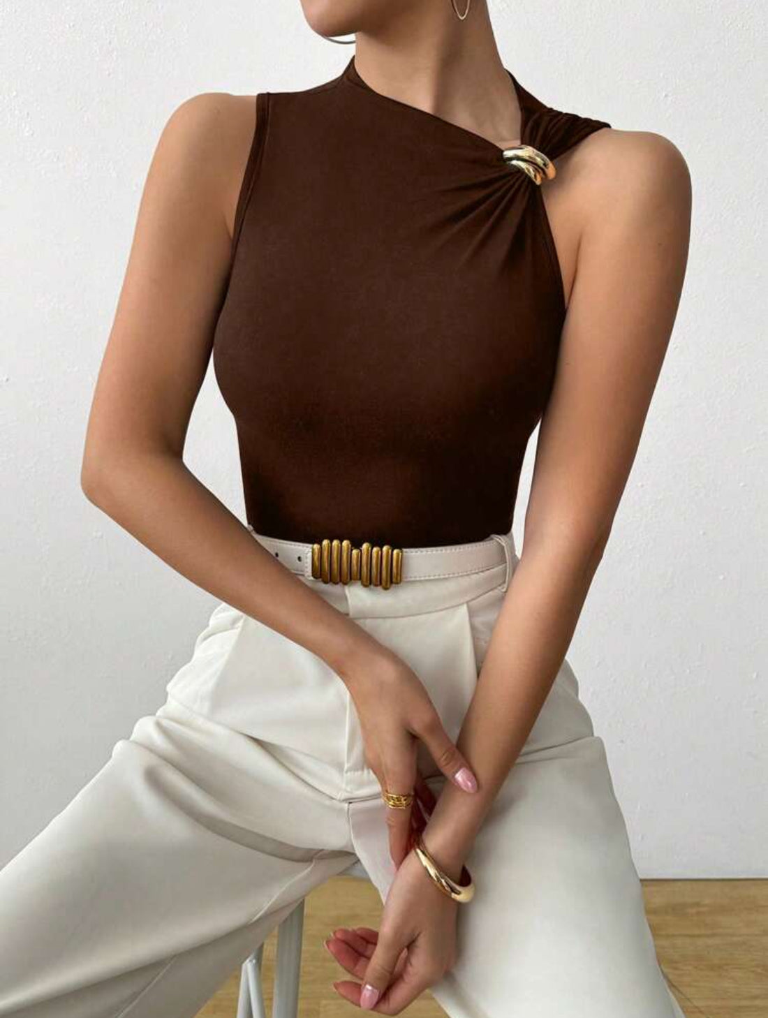 Camiseta de tirantes ajustada con decoración metálica A25PL09