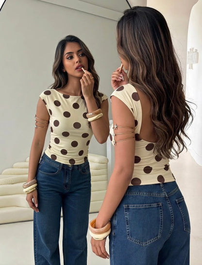 Blusa con escote y puntos