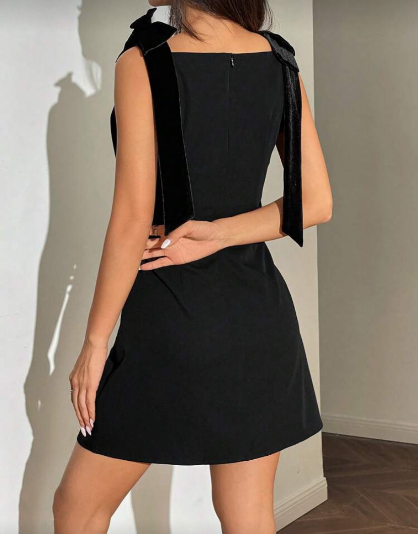 Vestido negro con moños S25UW02