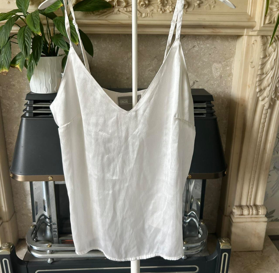 Blusa de satén  con tirantes J25SR05