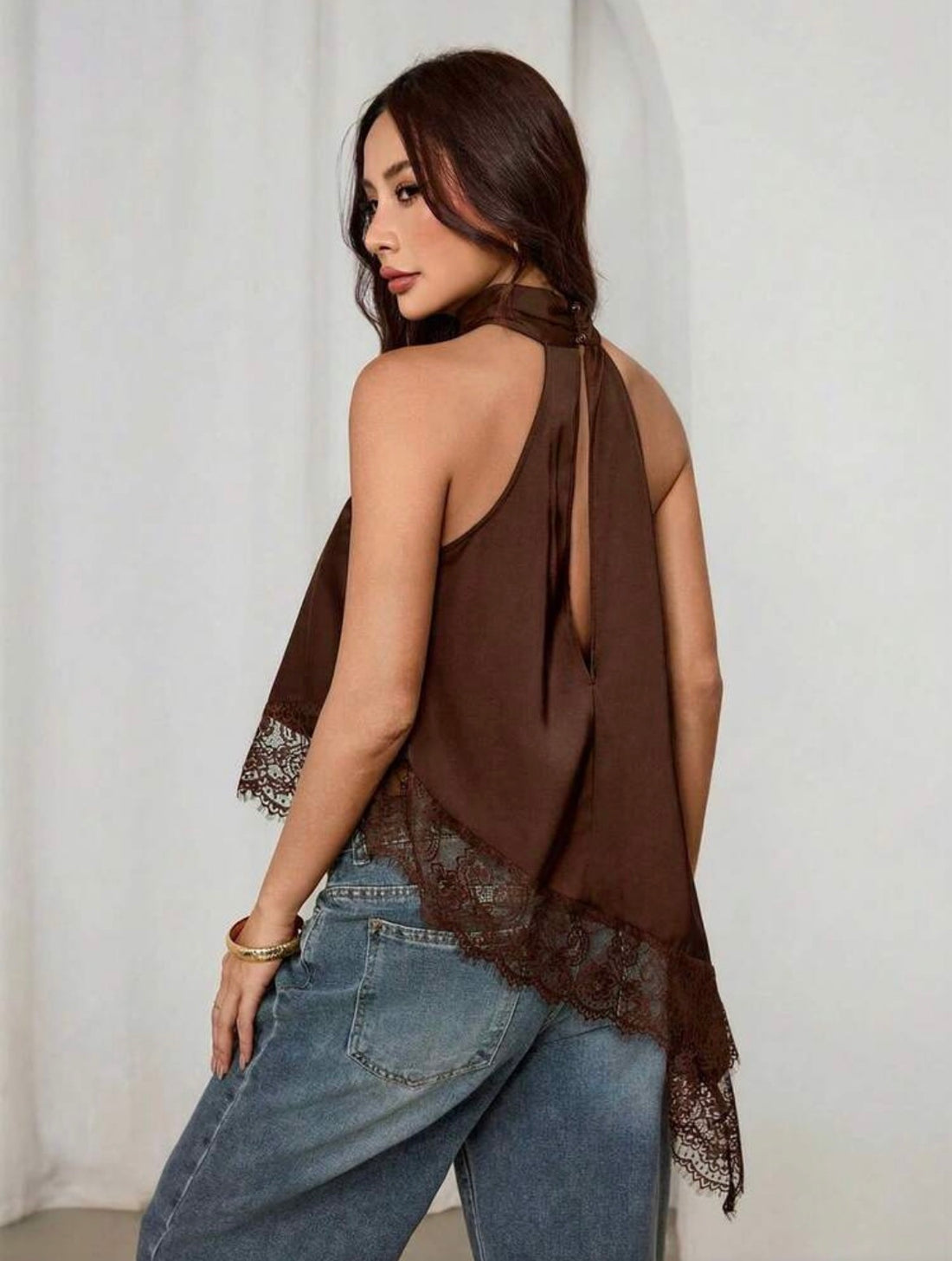 Blusa asimétrica de encaje