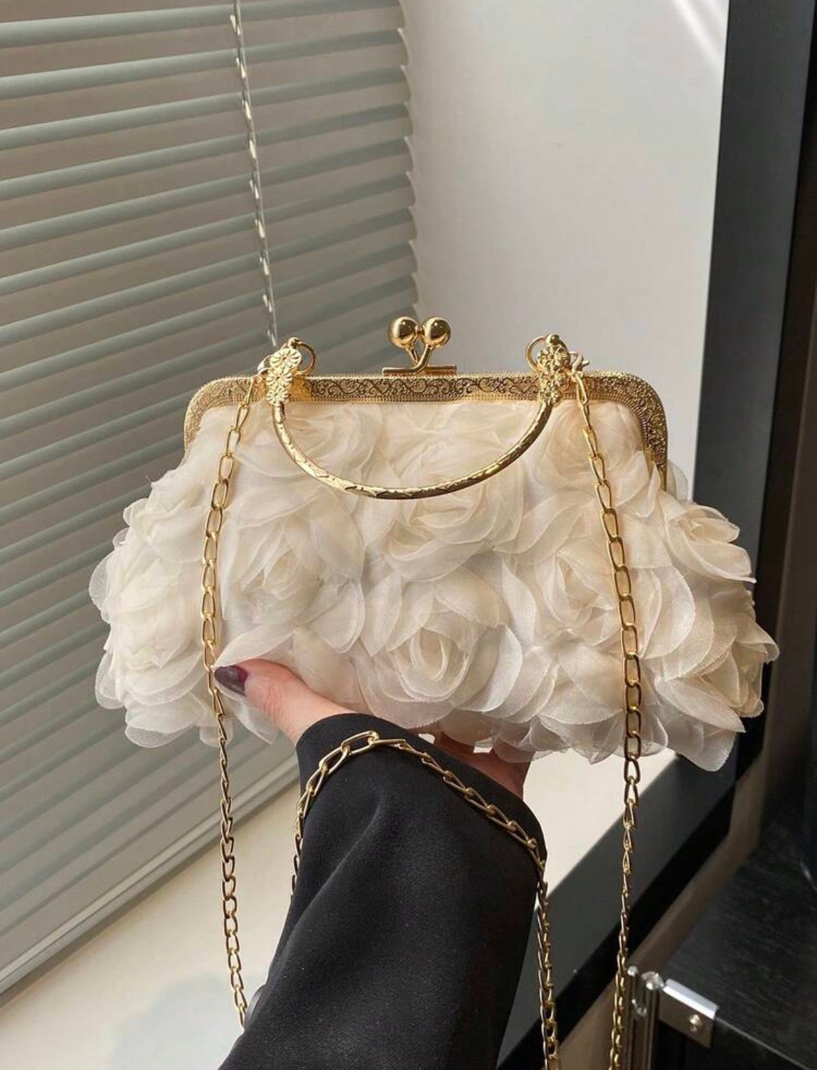 BOLSO DE CADENA CON FLORES JL26AM03